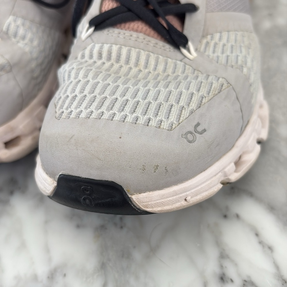 ON Women's Cloudflyer Running Shoes - Picture 7 of 11